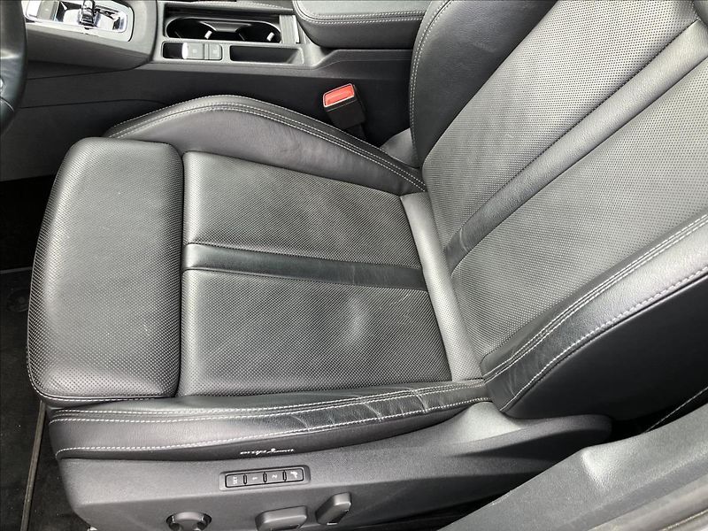 Škoda Octavia 2,0 TAŽNÉ,KŮŽE,MATRIX-BEAM - fotka 11 z 36