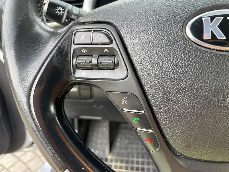 Kia Ceed 1,6 CRDi 100kW AUTOMAT - fotka 20 z 24