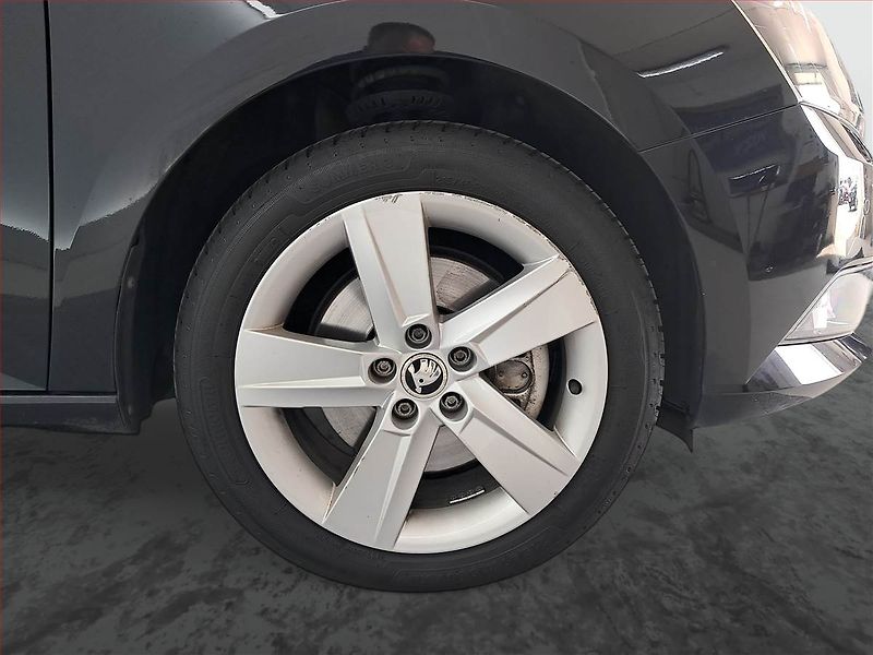 Škoda Fabia (2016) 1.2 TSI, Navi, Bi-Xenony - fotka 14 z 15