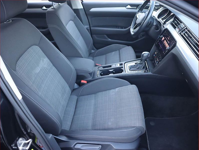 Volkswagen Passat (2021) 2.0 TDI, Automat, Navi - fotka 9 z 21