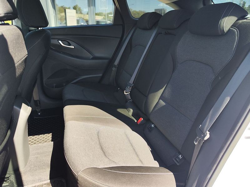Hyundai i30 1.5 T-GDI/117kW Smart - fotka 10 z 34