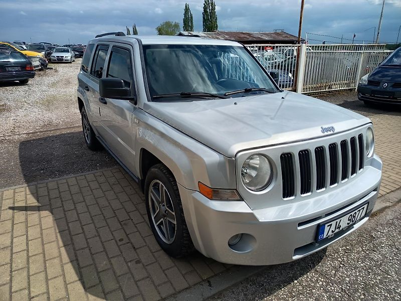 Jeep Patriot (2010) 2.0 TD 103kw - fotka 9 z 35