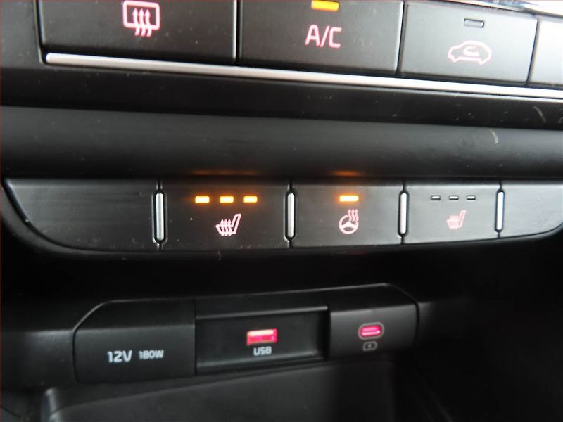 Kia Ceed (2024) 1.5 T-GDI - fotka 18 z 18