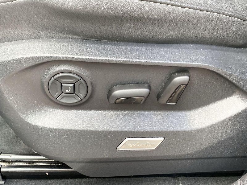 Volkswagen Touareg (2023) Exclusive 3.0 TDI V6 4Motion - fotka 25 z 37