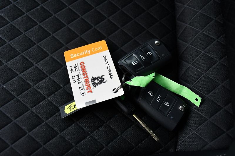Škoda Karoq 1.6TDi STYLE TAŽNÉ 2xPNEU ČR - fotka 35 z 37