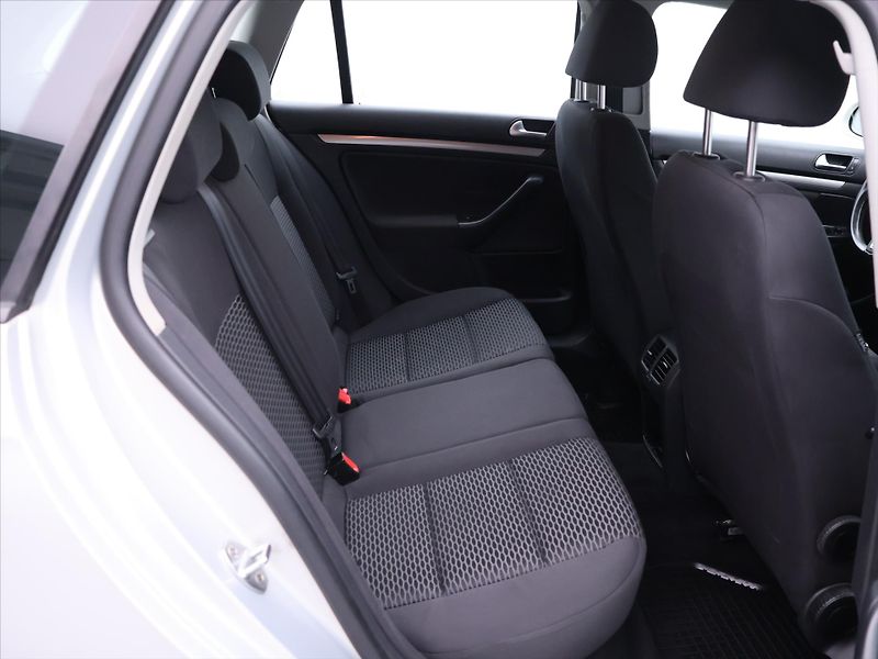 Volkswagen Golf Variant 1,6 TDI 77kW DSG Aut.klima CZ - fotka 12 z 26