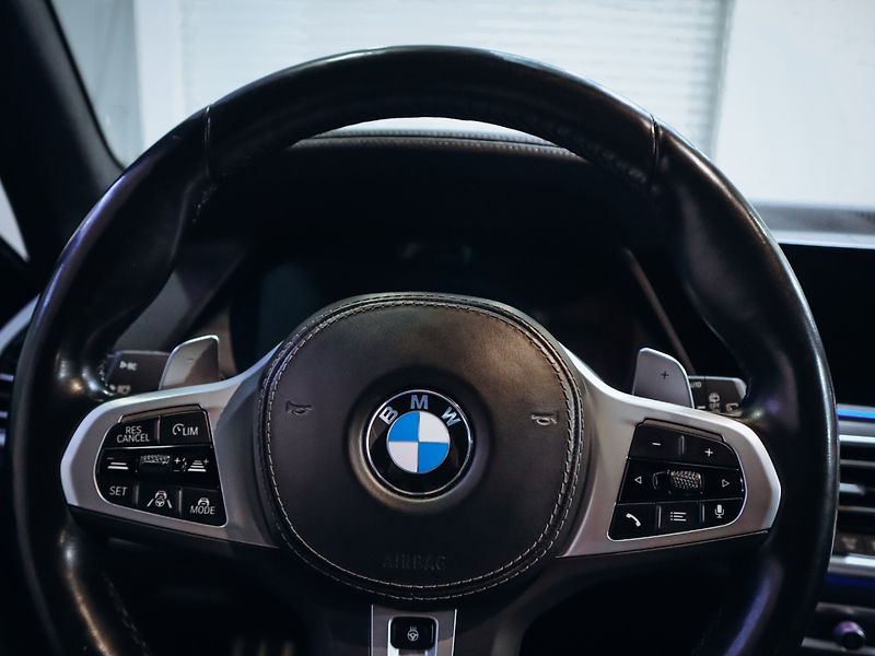 BMW X7 xDrive40i - fotka 17 z 32