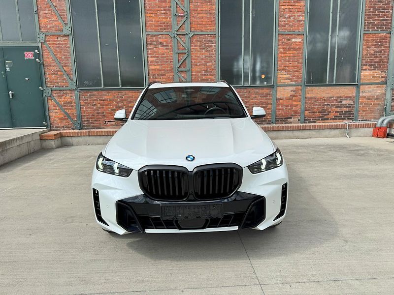 BMW X5 (2024) xDrive 30d M PAKET - fotka 4 z 35