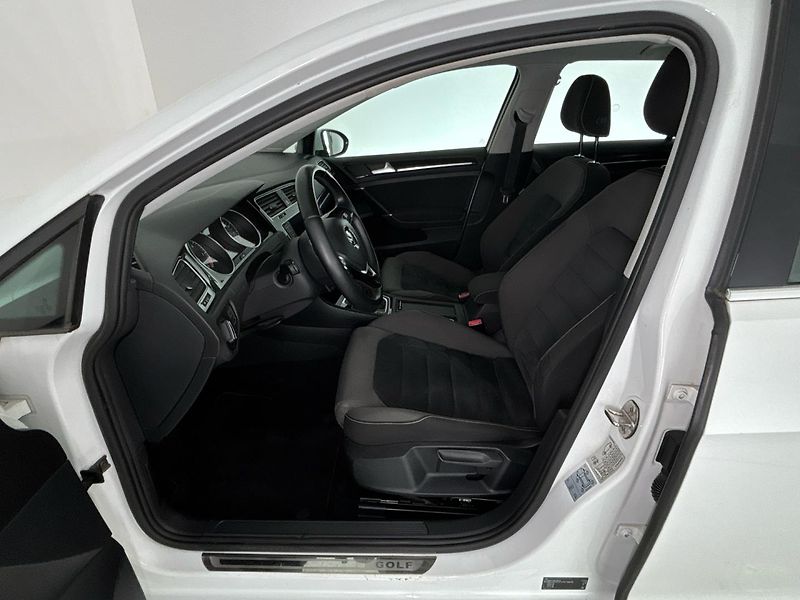 Volkswagen Golf Highline DSG - fotka 7 z 28