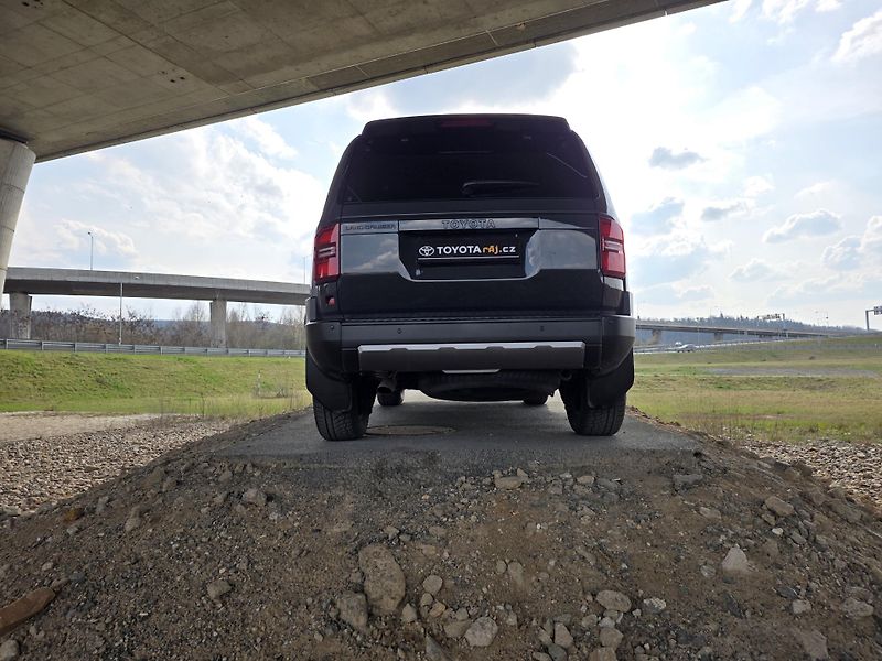 Toyota Land Cruiser 2.8-INVINCIBLE-ZÁRUKA-DPH - fotka 47 z 77