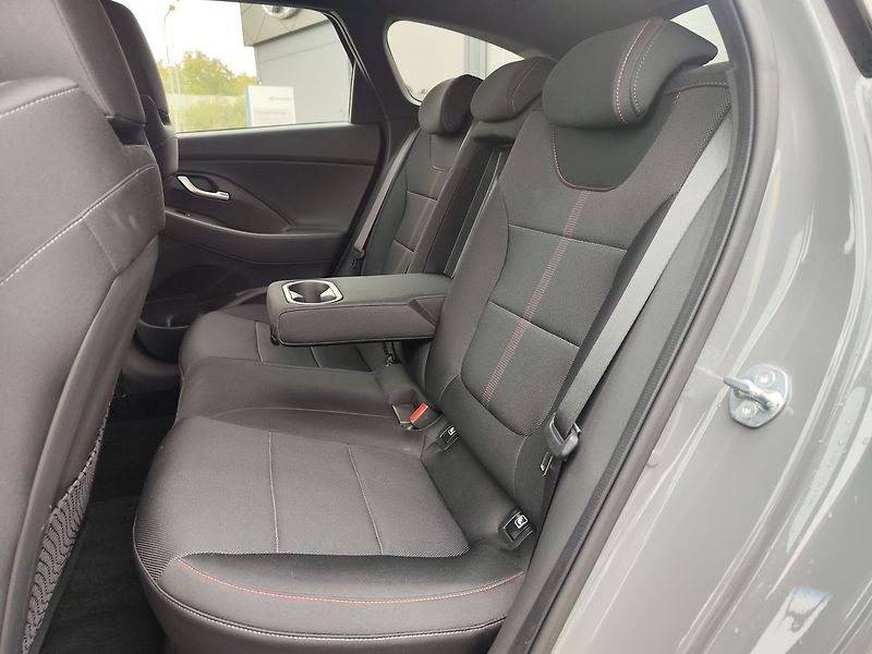 Hyundai i30 1.5 T-GDI/103kW N-Line DCT - fotka 12 z 35