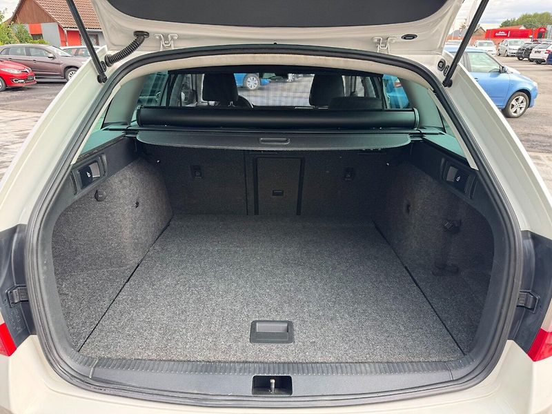 Škoda Octavia (2014) Elegance 1.6 TDI 4x4 77kW - fotka 22 z 33