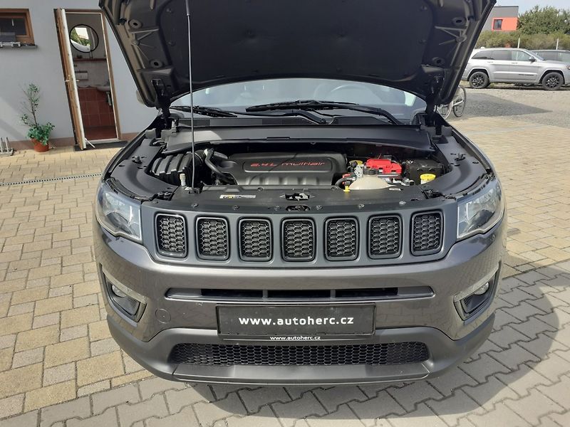 Jeep Compass (2020) 2.4 L 4X4 LATITUDE - fotka 35 z 39