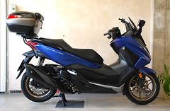 Honda Forza 350 (2023) krásný stav, 1. maj, původ ČR - fotografie inzerátu