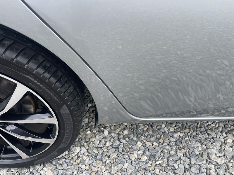 Toyota Auris 1.8i 16v HYBRID AUT SERVIS TOP - fotka 45 z 172