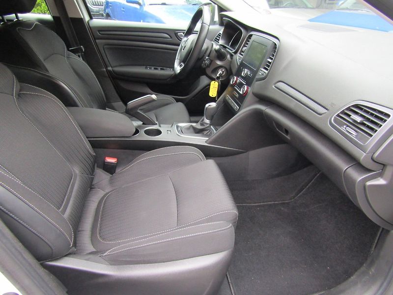 Renault Mégane (2019) 1.3 TCe  AUTOMAT - fotka 31 z 46
