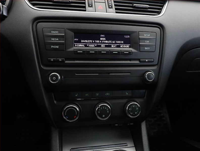 Škoda Octavia (2013) 1.6 TDI, Tempomat - fotka 9 z 14
