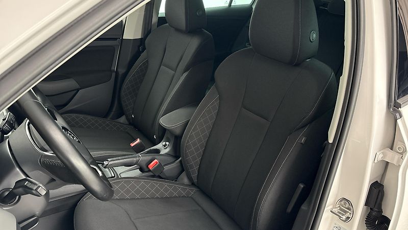 Škoda Scala 1.0 TSI Ambition - fotka 15 z 23