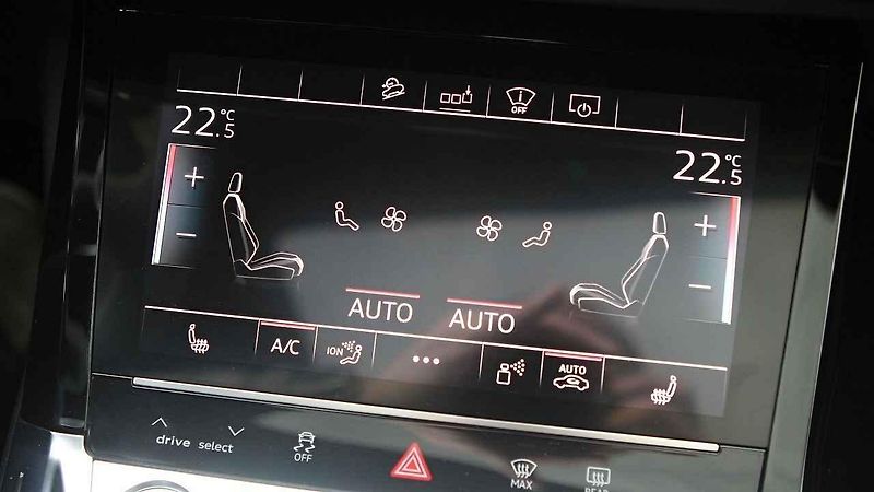 Audi e-tron má pohon přední i zadní nápravy