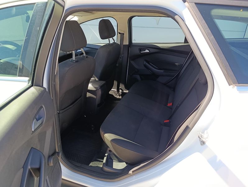 Ford Focus 1.0 ECOBOOST TREND ČR 1.MAJ  - fotka 12 z 27