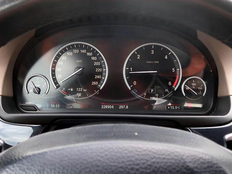 BMW Řada 5 (2011) 525d xDrive, 4X4, Automat - fotka 11 z 14