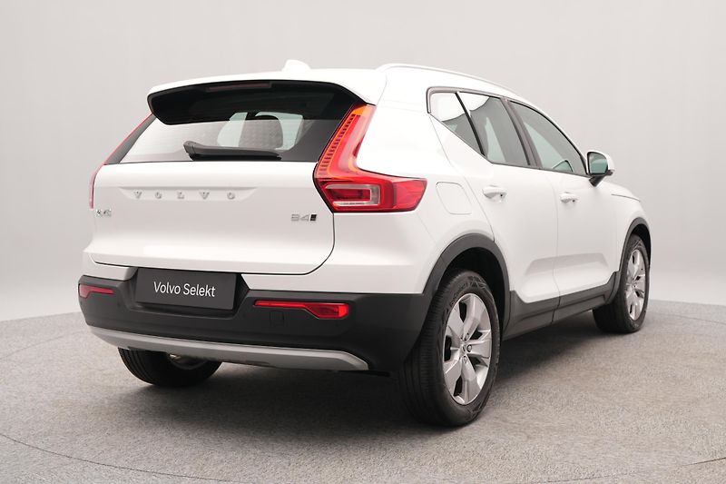 Volvo XC40 B4 AWD MOMENTUM PRO CZ - fotka 9 z 27
