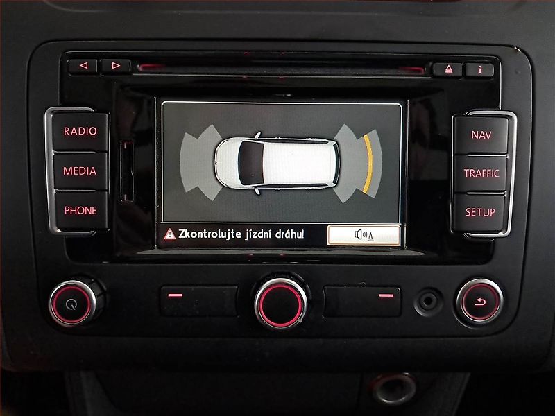 Volkswagen Touran (2012) 1.2 TSI, 7 míst, Navi - fotka 17 z 17