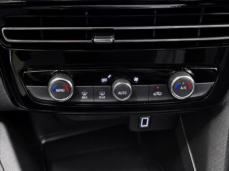 Opel Mokka 1,2 TURBO 100 KW GS - fotka 12 z 14