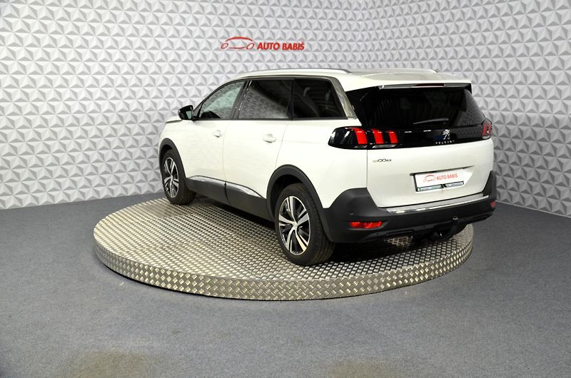 Peugeot 5008 (2023) - fotka 7 z 22