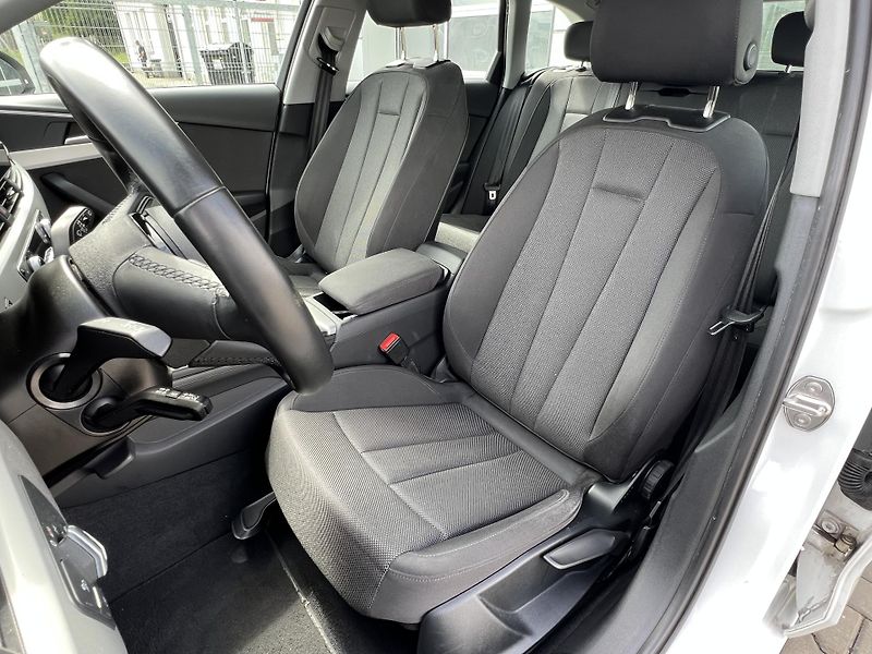 Audi A4 Avant (2022) 2.0 TDI - fotka 18 z 33