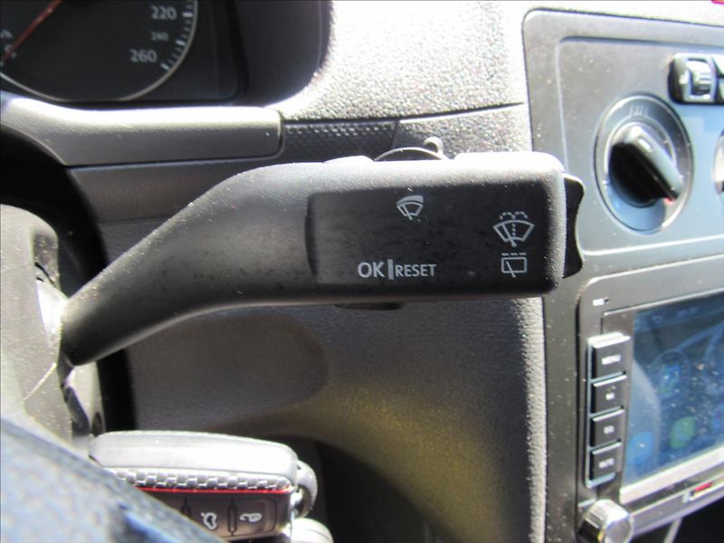 Volkswagen Caddy 1,9 TDi 77kW 5 míst - fotka 21 z 29