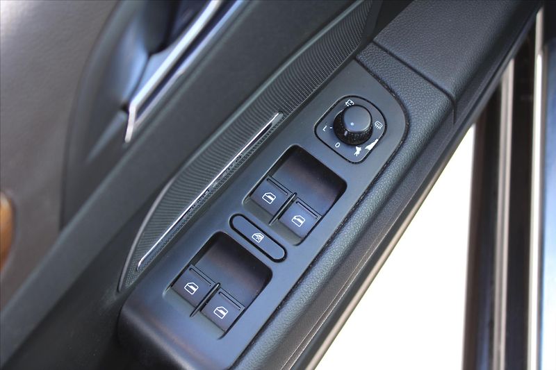 Škoda Superb 3.6 FSI 4x4 L&K NAVI DPH ČR - fotka 25 z 25