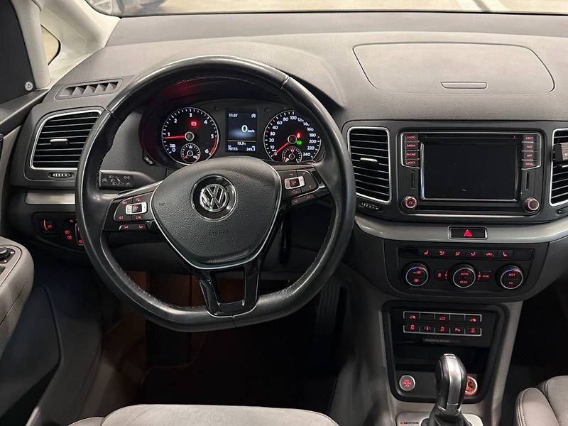 Volkswagen Sharan (2018) 2.0 TDI 7DSG 4MOTION Highline - fotka 24 z 27