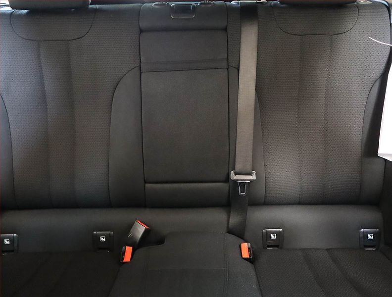 BMW Řada 5 (2018) Luxury Line 520d xDrive, 4X4 - fotka 10 z 25