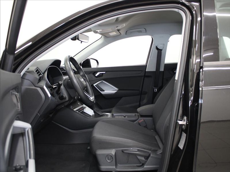 Audi Q3 2,0 TDi S-Line 54tkm. 1.maj.ČR - fotka 6 z 24