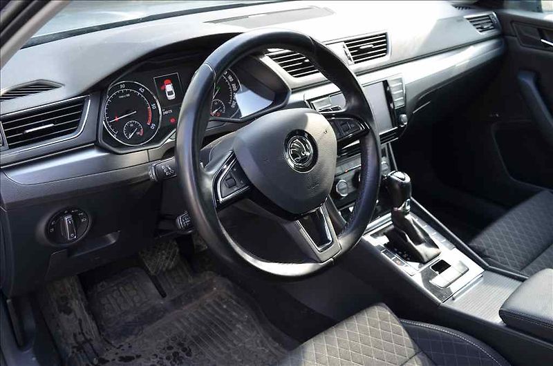 Škoda Superb (2016) III. 2,0 TDI DSG - fotka 12 z 20