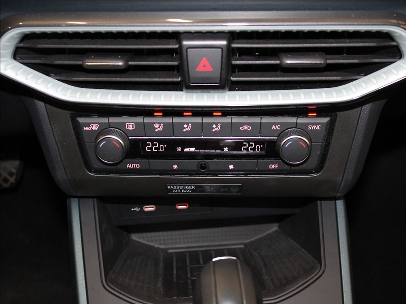 Seat Arona 1,0 TSi DSG Xperience 5L.Zár. - fotka 15 z 23