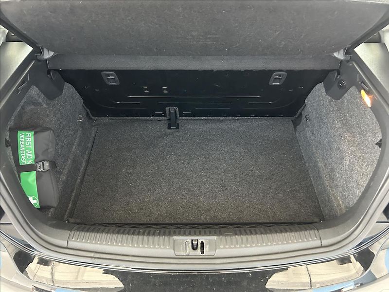 Volkswagen Polo 1,2   HTP,PO GO MOTORU,SERVISK - fotka 14 z 14