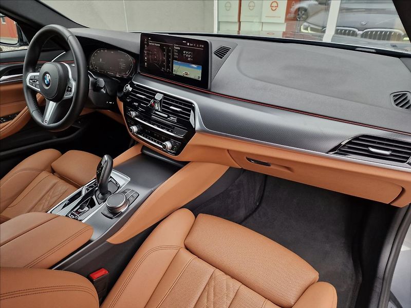 BMW Řada 5 520d Xdrive M-Sport ČR,1.Maj. - fotka 13 z 50