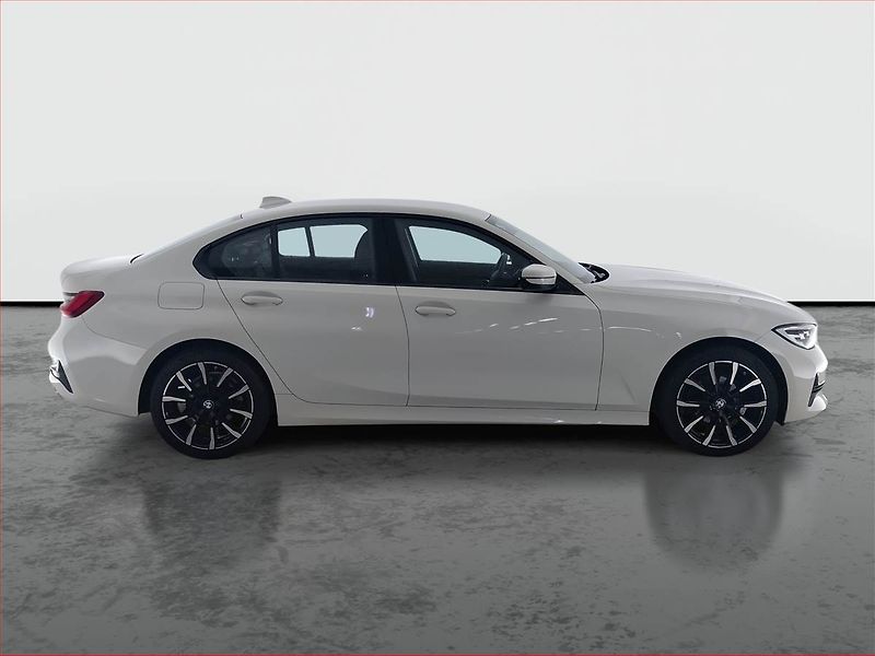 BMW Řada 3 (2022) 320 d xDrive - fotka 6 z 20