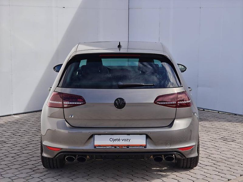 Volkswagen Golf R  4M 2,0TSi - fotka 23 z 24