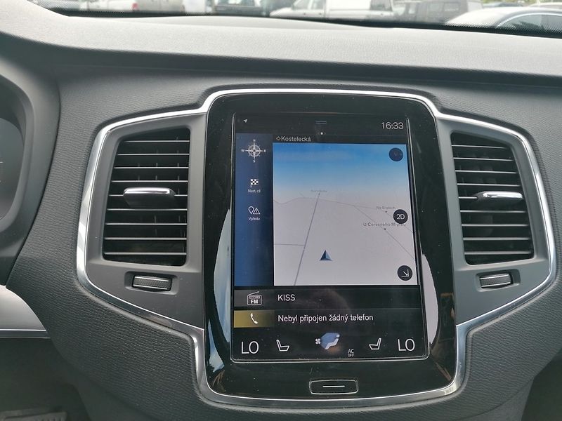 Volvo XC90 (2015) D5 AWD Momentum Head-up - fotka 13 z 21