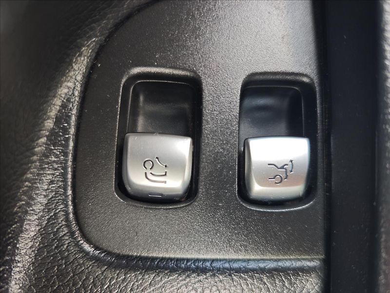 Mercedes-Benz Třídy E 2,9 400d 4Matic 9G-Tronic - fotka 11 z 22