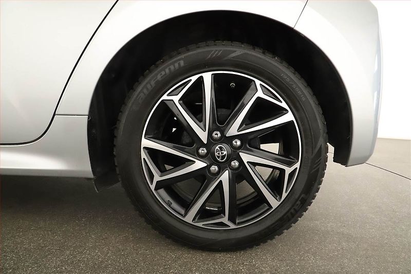 Toyota Yaris (2023) Comfort Style Tech 1.5 VVT-i - fotka 11 z 14