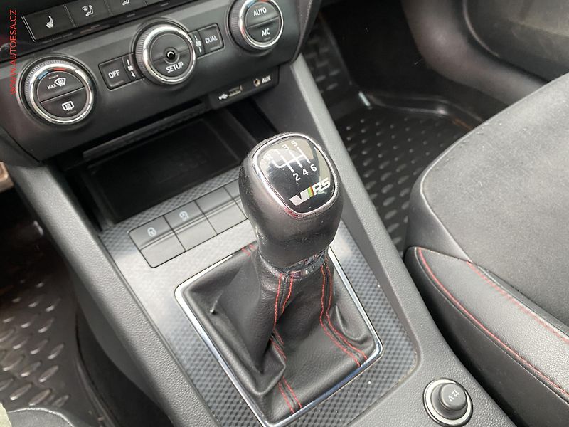 Škoda Octavia (2013) 2.0 TDi, RS - fotka 16 z 19