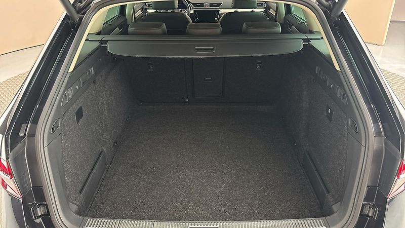 Škoda Superb 2.0 TDI DSG 4x4 L&K Combi - fotka 17 z 34