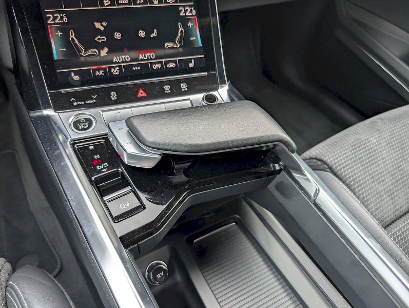 Audi e-tron (2021) S-Line 55 Quattro - fotka 17 z 30