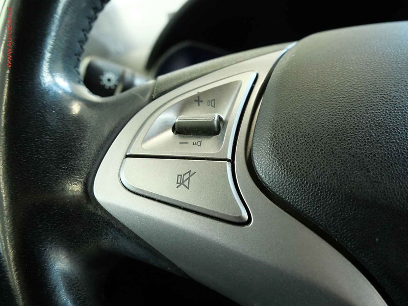 Hyundai ix20 (2015) 1.6 CVVT, 1.maj,ČR, Klima - fotka 15 z 21