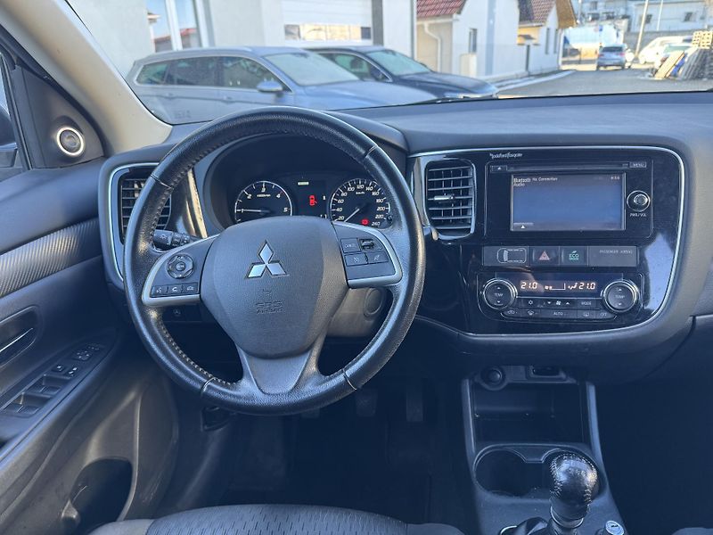Mitsubishi Outlander 2,2Di-D, ČR, 1.MAJ.,DPH - fotka 13 z 17