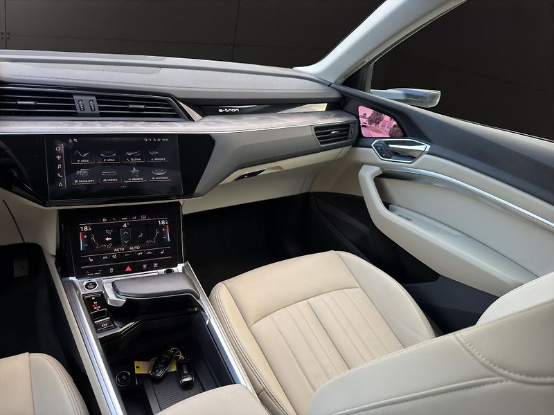 Audi Q8 e-tron (2024) Audi Etron Q8 Sportback - fotka 16 z 27
